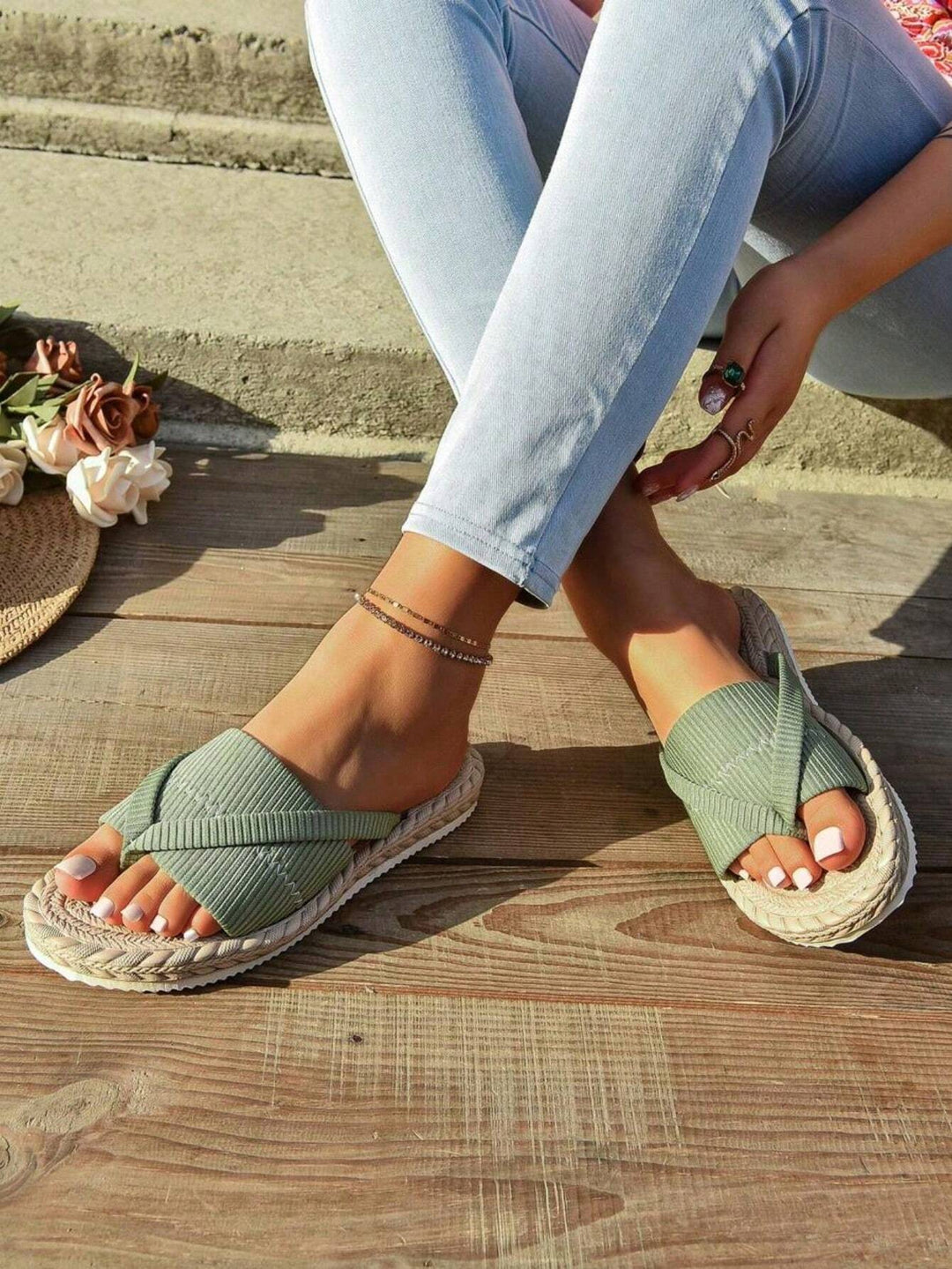 CAMILLA | COMFORTABLE CRISS-CROSS FLAT SANDALS