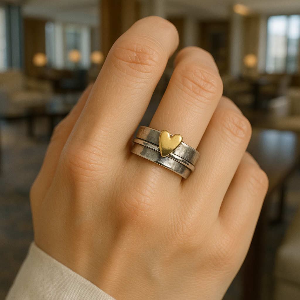 MINDY | SILVER GOLDEN HEART RING