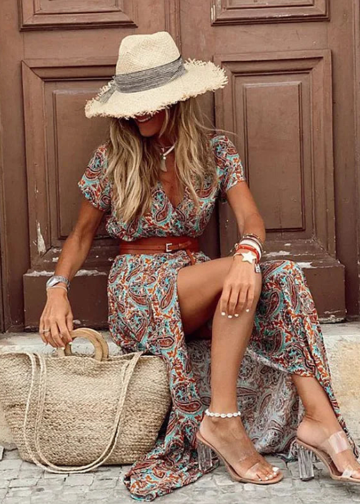 BRIANE | EFFORTLESS GRACE IN A PAISLEY MAXI DRESS